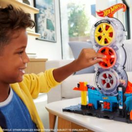 HOT WHEELS ΠΙΣΤΑ CITY SUPER TWIST TIRE SHOP ΓΙΑ 5+ ΕΤΩΝ HDP02